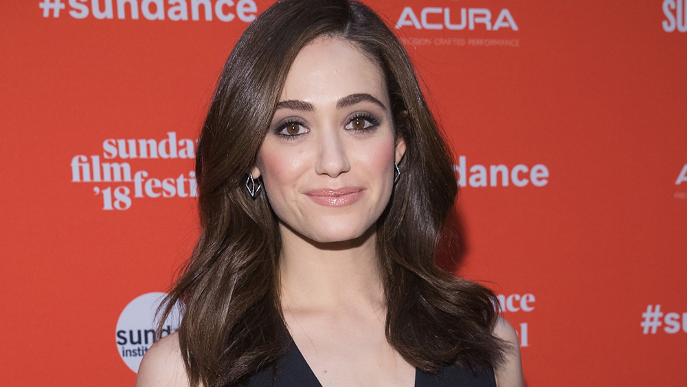 Emmy Rossum souriant 