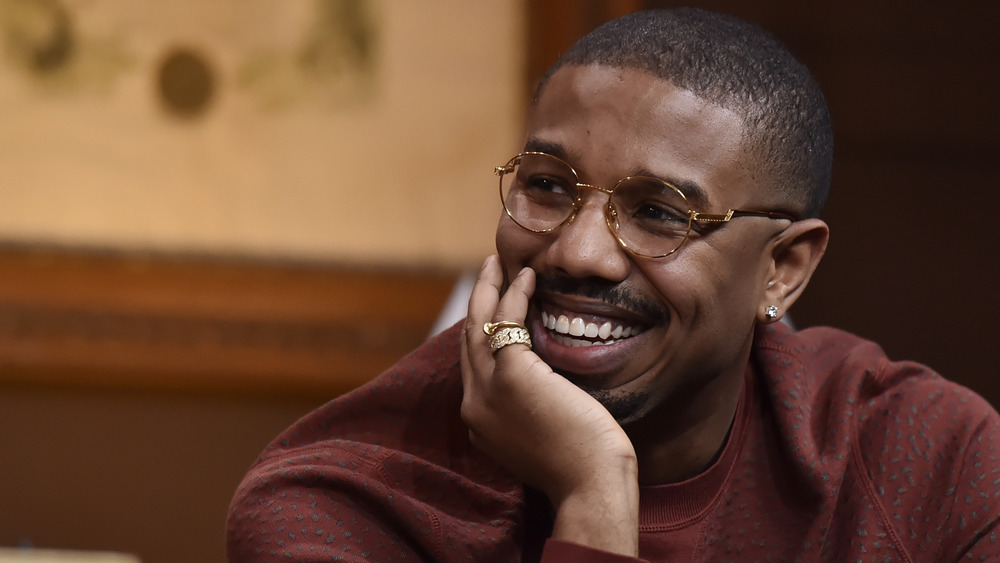 Michael B.Jordan à lunettes