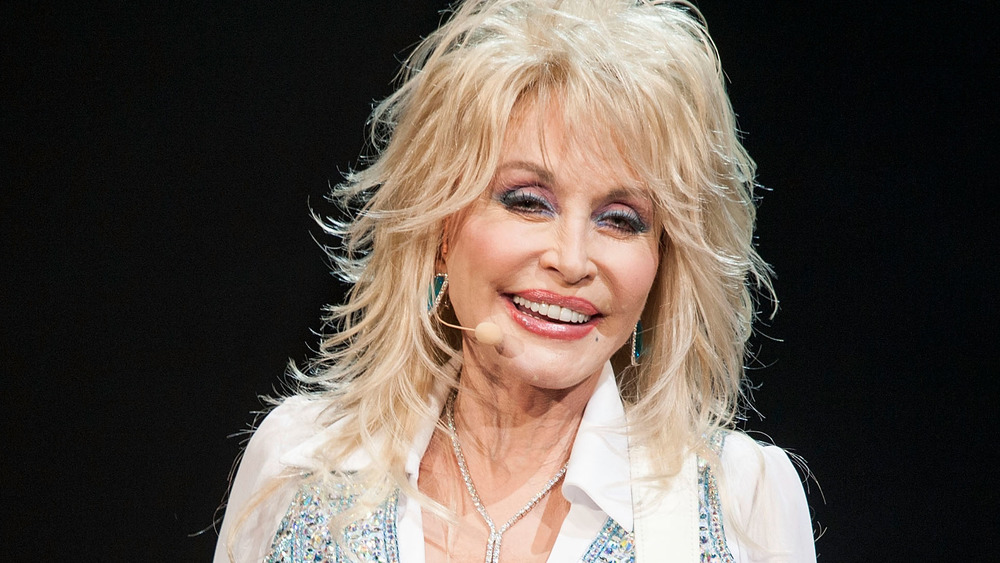 La vraie raison pour laquelle Dolly Parton est toujours aussi optimiste