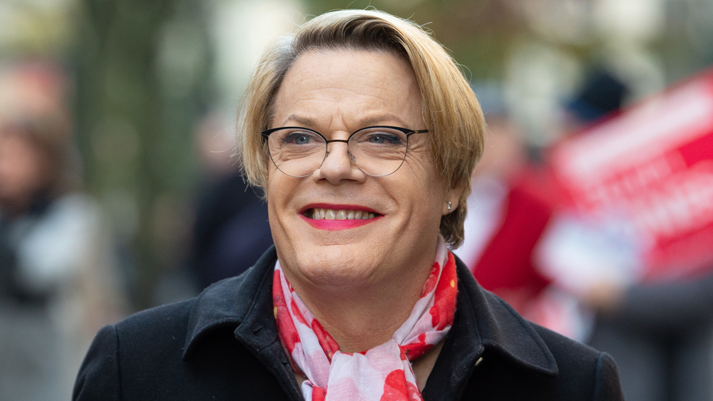 L’humoriste Eddie Izzard parle de son identité de genre