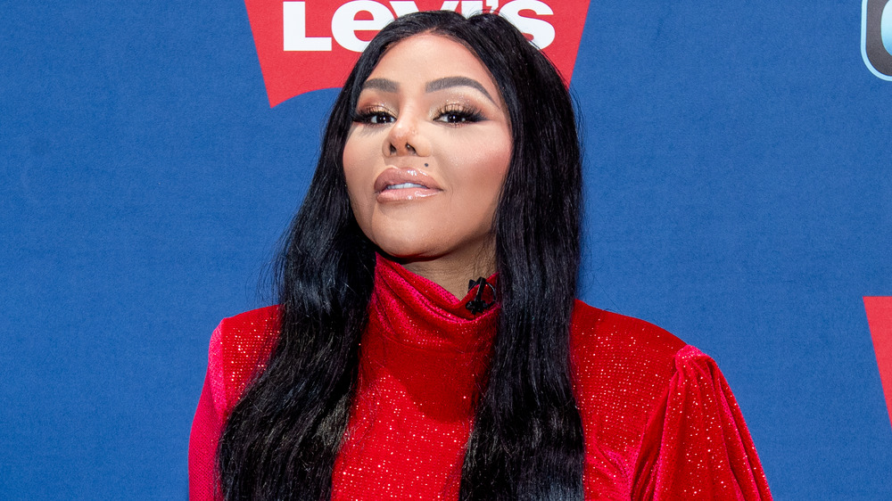 Lil Kim présente son nouveau look de mannequin