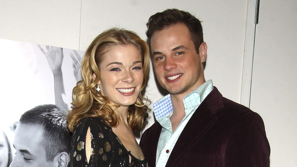 LeeAnn Rimes et Dean Sheremet souriant