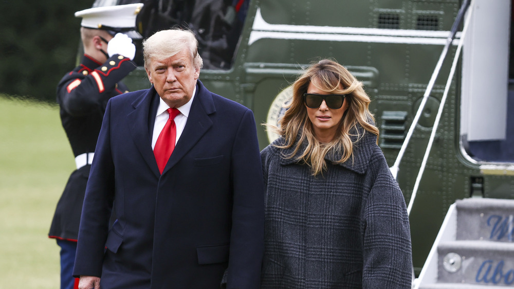 Donald Trump et Melania Trump marchent