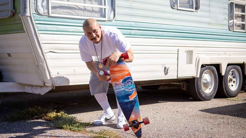 Nathan Apodaca avec skateboard