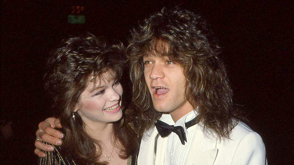 Valerie Bertinelli souriante à Eddie Van Halen