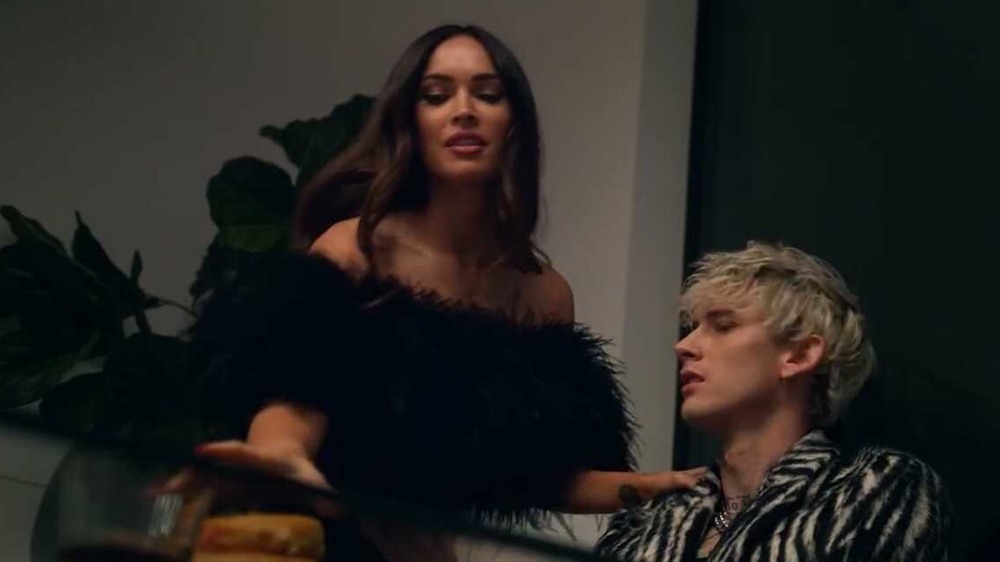 Megan Fox et Machine Gun Kelly dans son clip pour "Bloody Valentine"