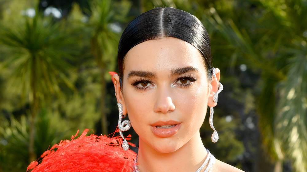 Dua Lipa lors d'un gala