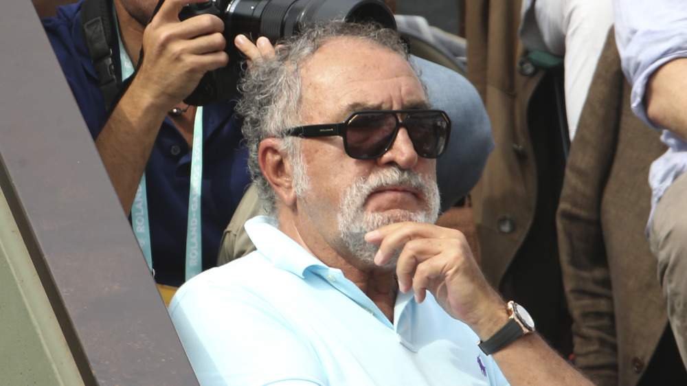 Ion Tiriac assis dans les gradins