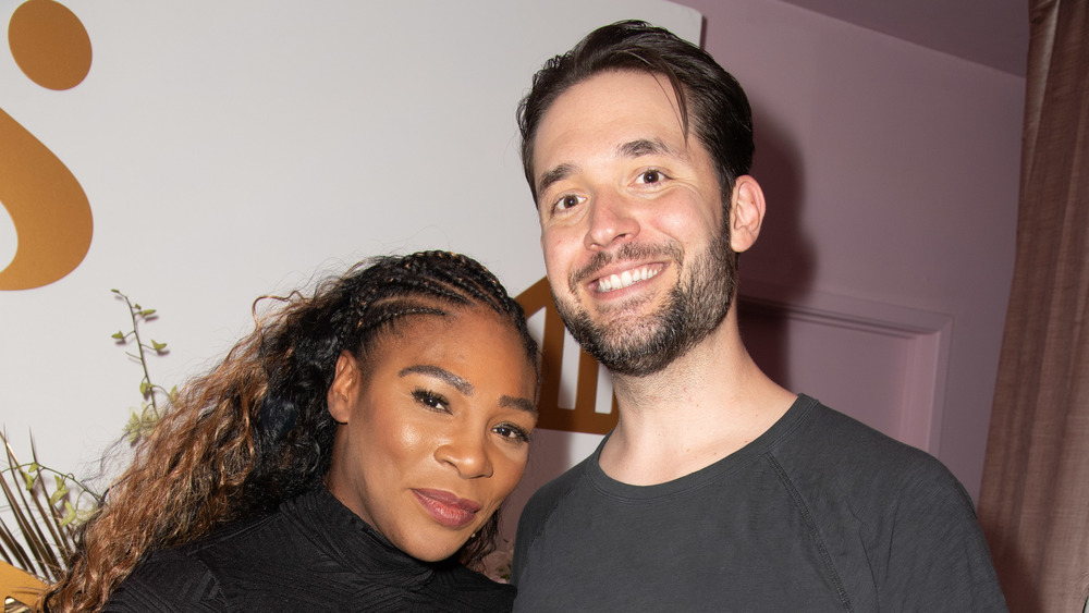 Serena Williams et Alexis Ohanian Sr. souriant