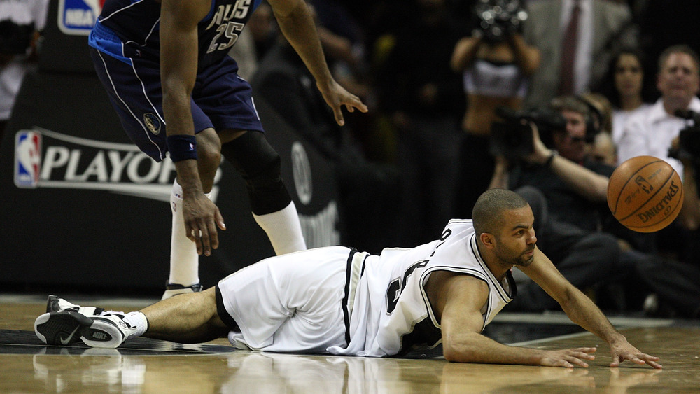 Tony Parker, tombant