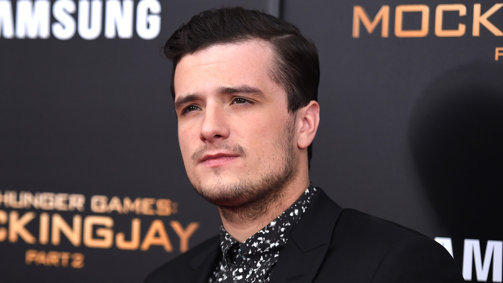 Josh Hutcherson a l'air sérieux