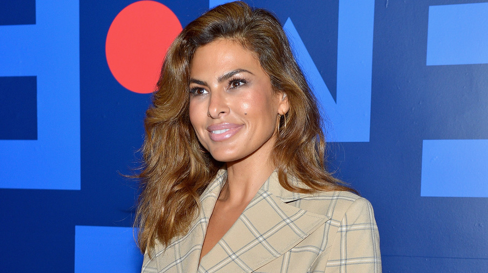 Eva Mendes souriante