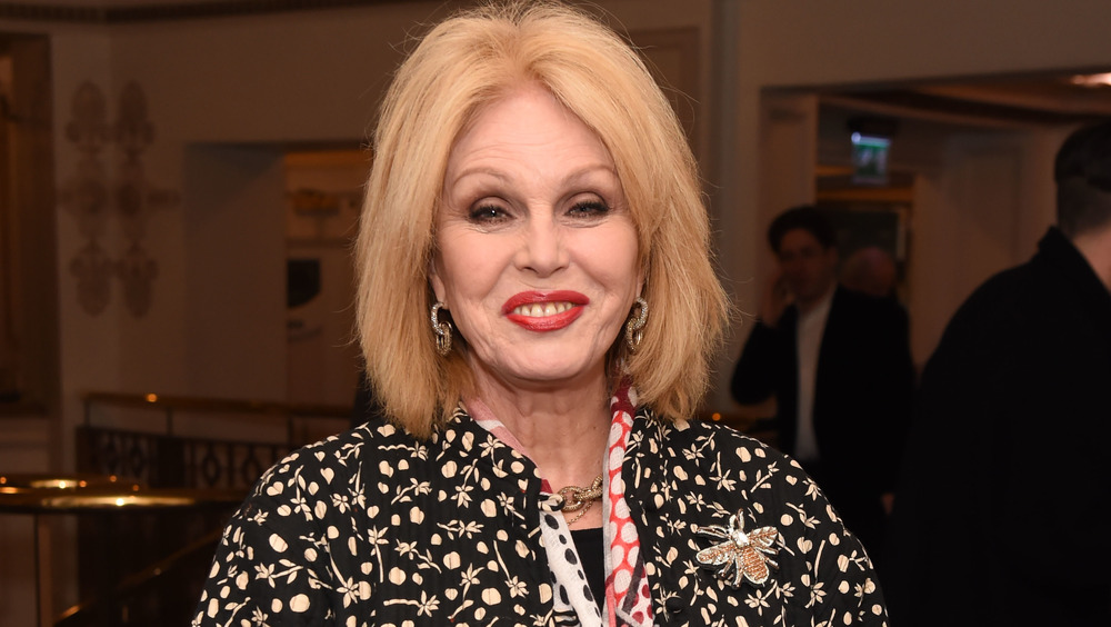 Joanna Lumley souriante