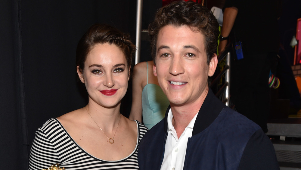 Shailene Woodley, Miles Teller souriant