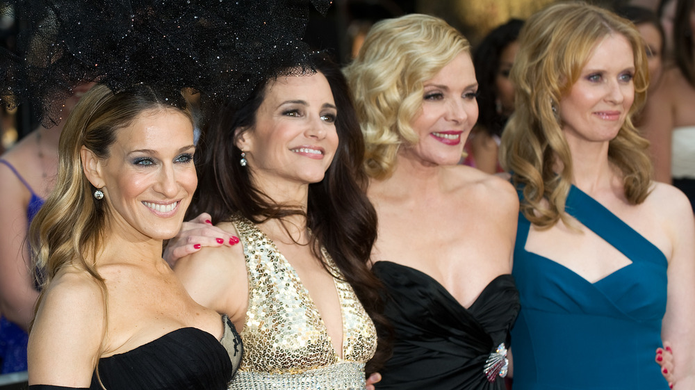 Sarah Jessica Parker, Kristin Davis, Kim Cattrall, Cynthia Nixon souriant à l'événement