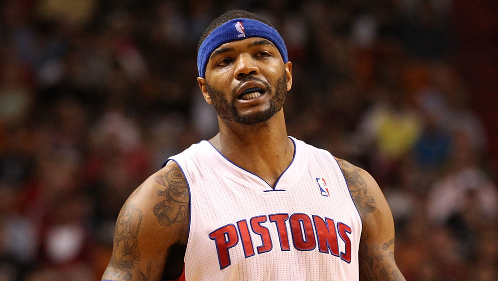 Josh Smith jouant au basket