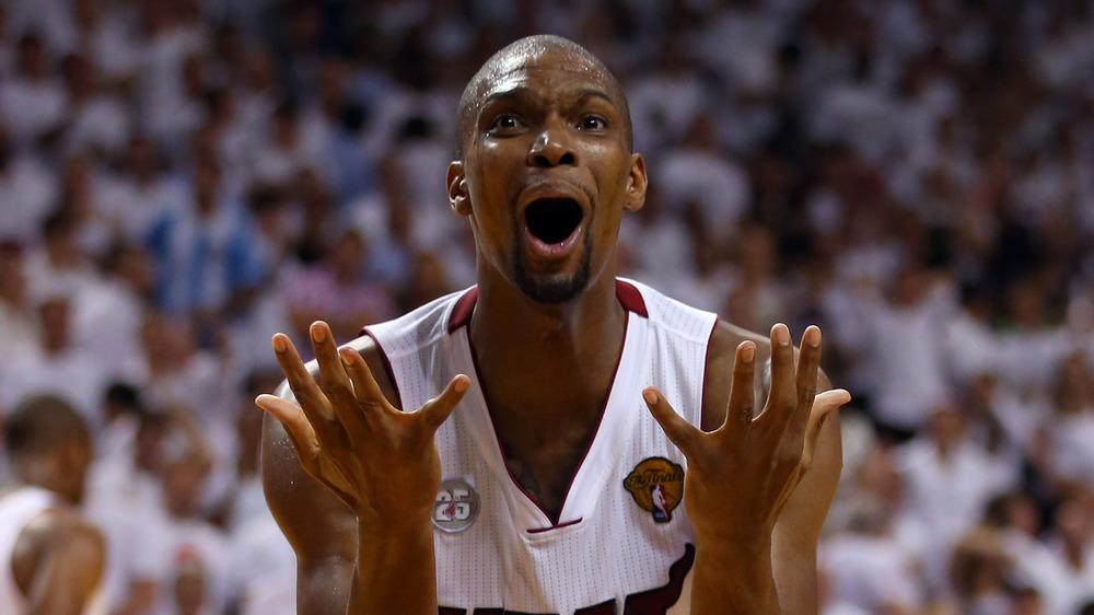 Chris Bosh joue au basket