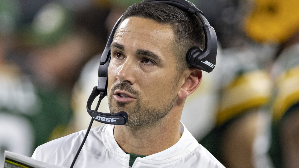 Matt LaFleur coaching sur le terrain des Packers de Green Bay 