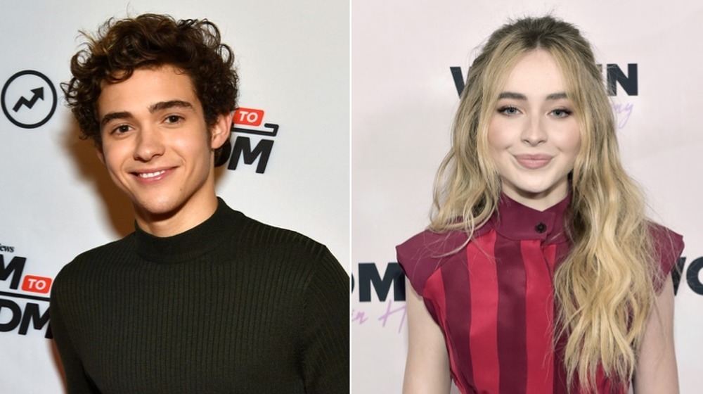 Joshua Bassett et Sabrina Carpenter souriant en image fractionnée