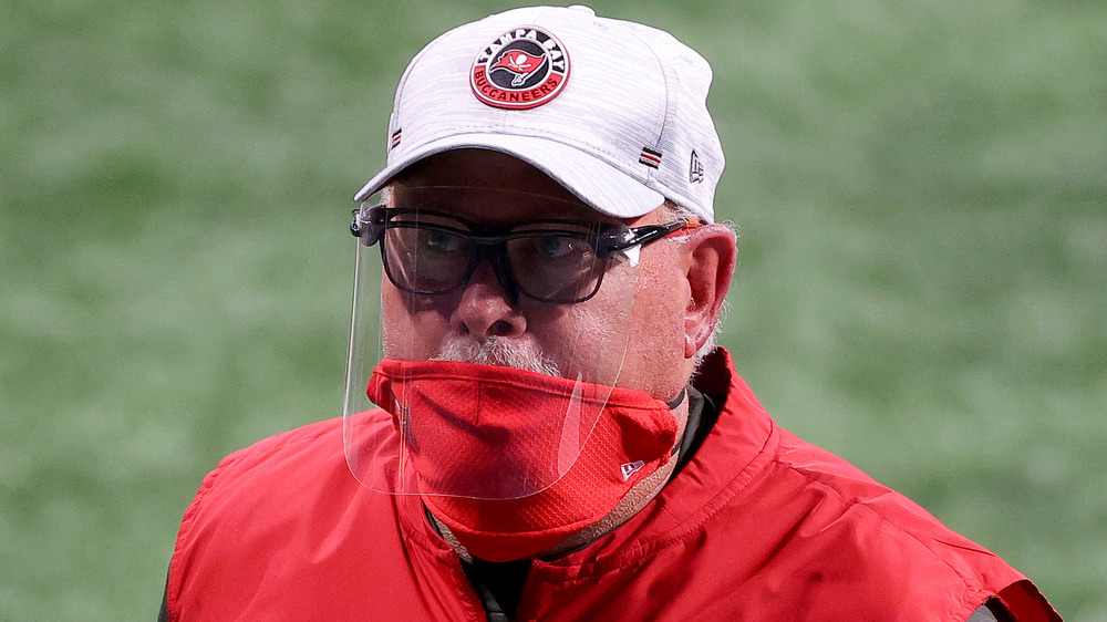 Bruce Arians sur le terrain de football