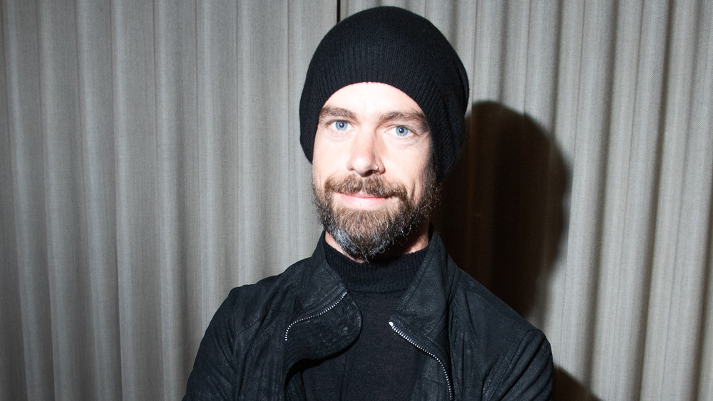 Jack Dorsey dans un bonnet, souriant