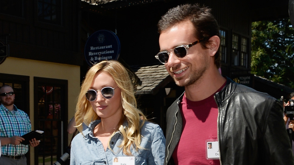 Kate Greer et Jack Dorsey marchent ensemble