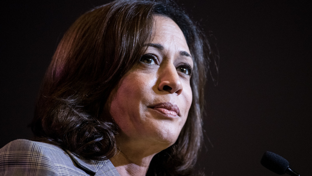 Kamala Harris a l'air sérieux 