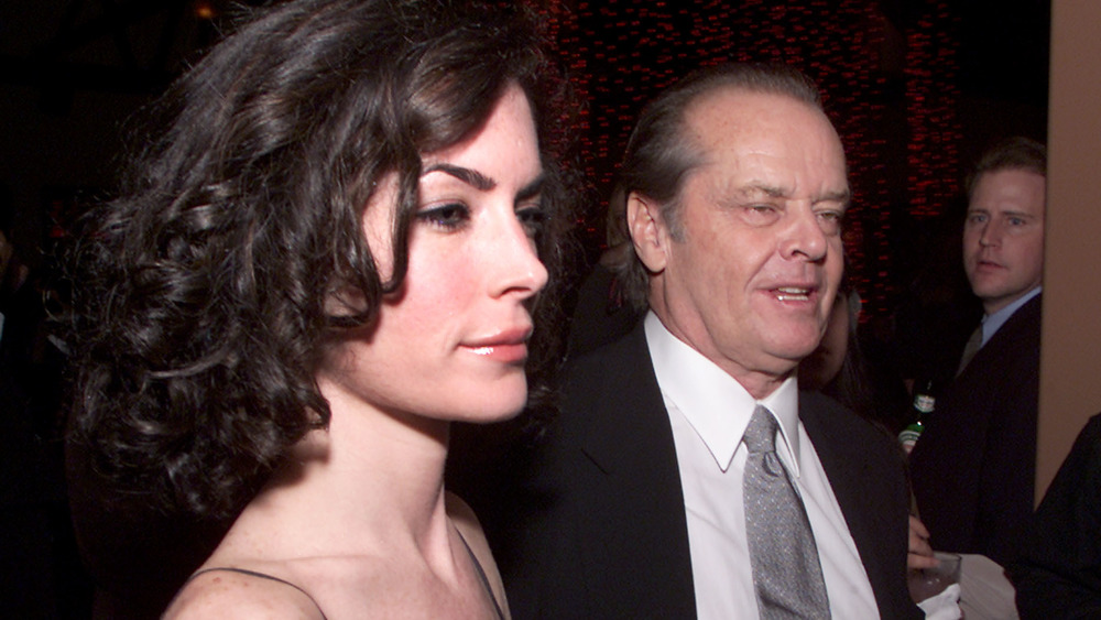 Lara Flynn Boyle a l'air triste lors d'une fête avec Jack Nicholson