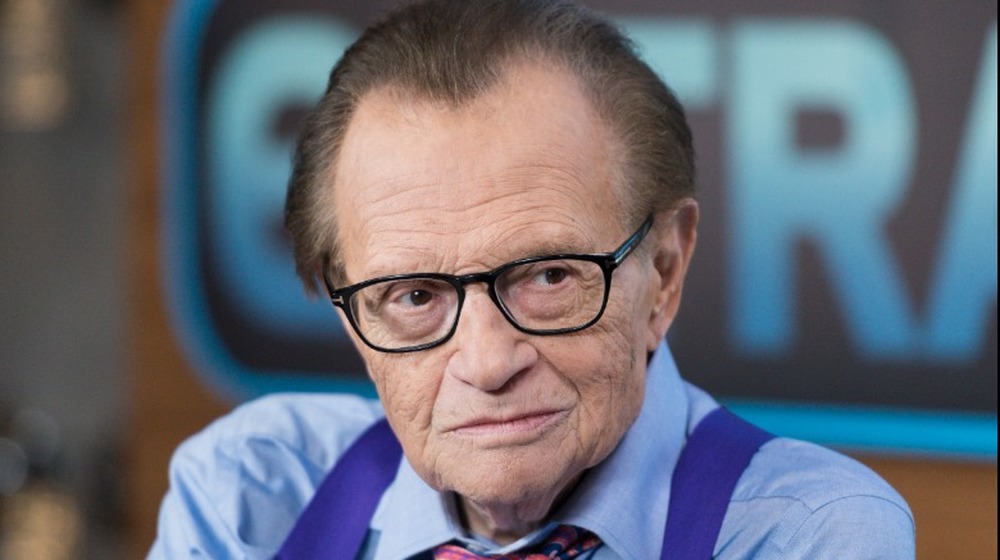 Larry King visite "Extra"