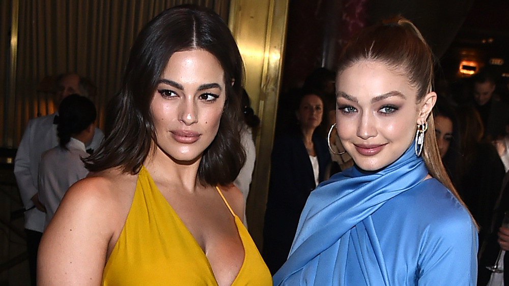 Ashley Graham et Gigi Hadid posant ensemble