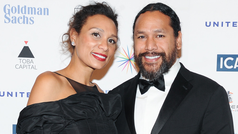 Theodora Holmes et Troy Polamalu souriant