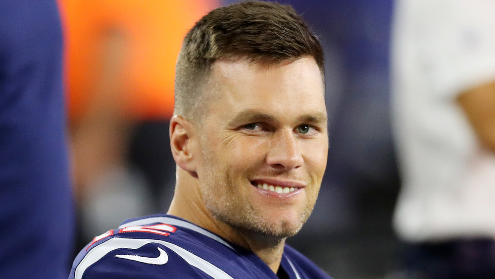 Tom Brady souriant à la caméra