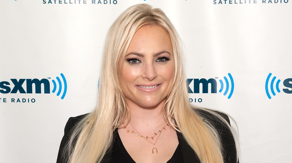 Des étincelles volent pendant le retour de Meghan McCain à la vue