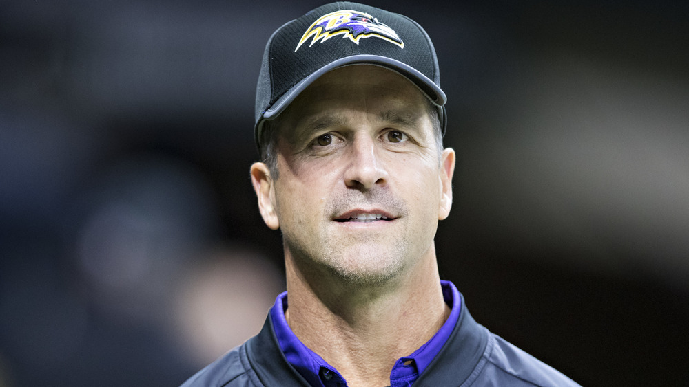 John Harbaugh souriant 