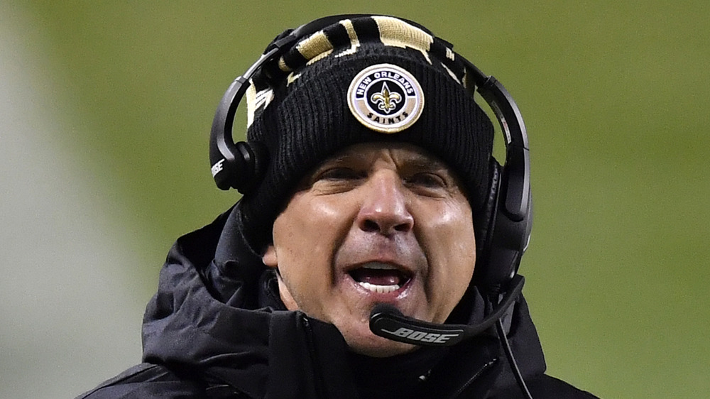 Sean Payton criant sur la touche 