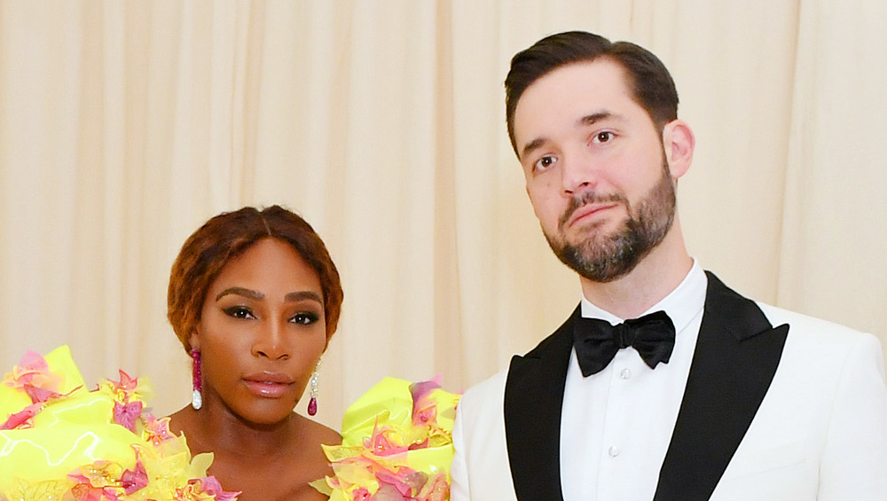 Serena Williams et Alexis Ohanian Sr. ont l'air sérieux