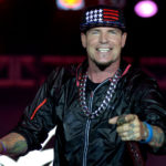 Vanilla Ice et les Beach Boys ont joué à la soirée NYE de Donald Trump à Mar-A-Lago.  Voici pourquoi