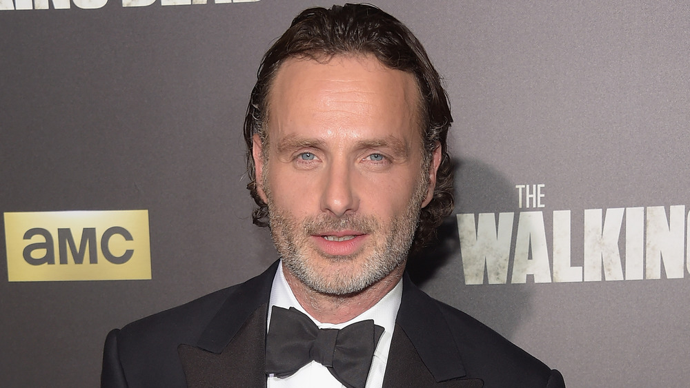 Andrew Lincoln posant