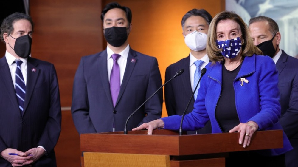 Nancy Pelosi en conférence de presse après la conclusion du deuxième procès de destitution de l'ancien président Donald Trump le 13 février 2021