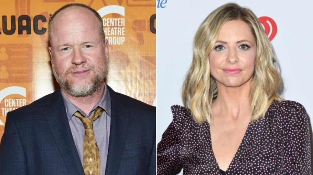 Joss Whedon et Sarah Michelle Gellar souriant