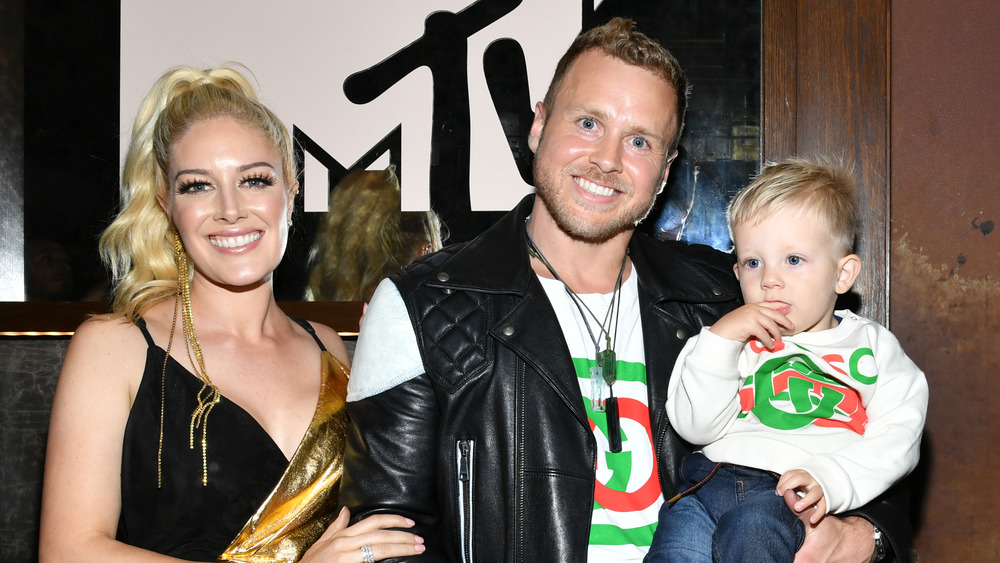 Heidi Montag, Spencer Pratt et leur fils posant lors d'un événement 