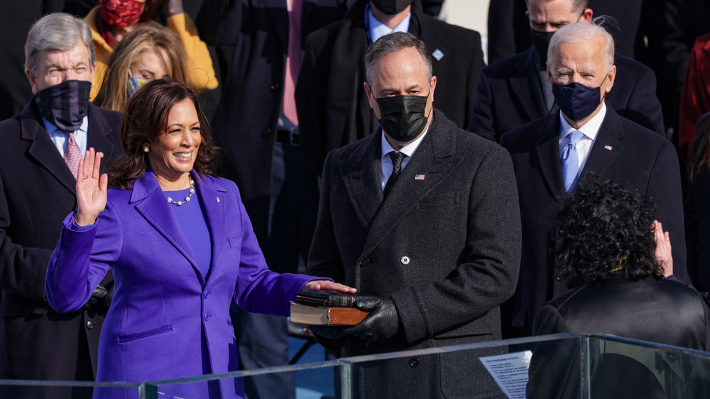 La vice-présidente élue Kamala Harris prête serment le jour de l'inauguration