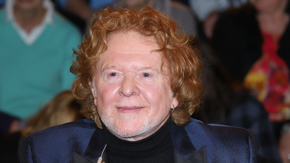 Mick Hucknall souriant