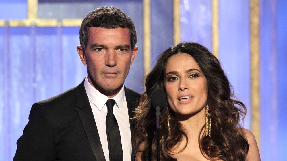 Salma Hayek et Antonio Banderas sur scène lors d'une remise de prix