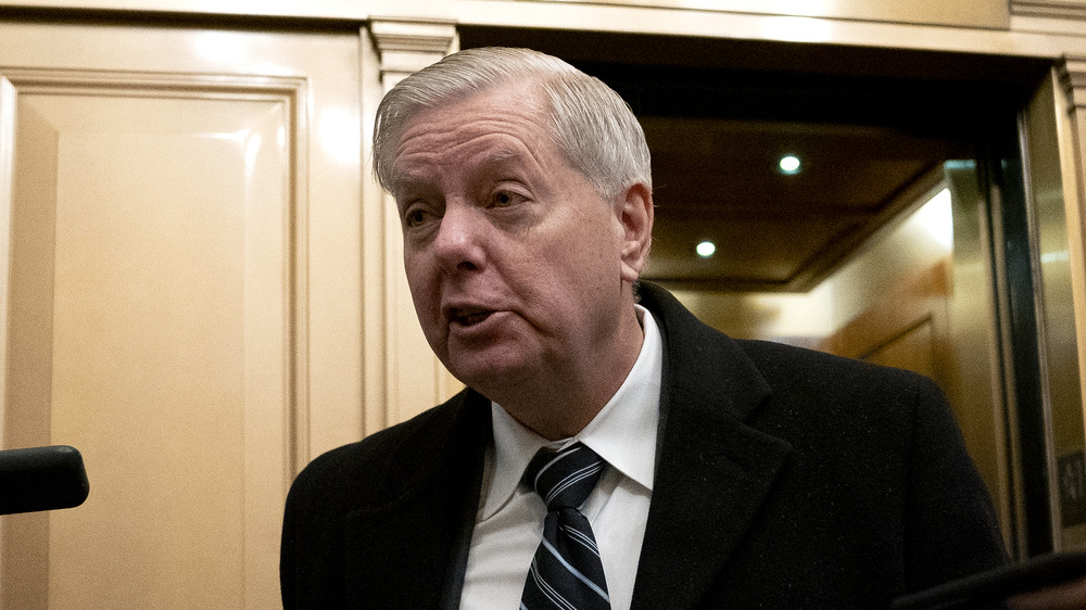 Lindsey Graham s'adressant aux journalistes