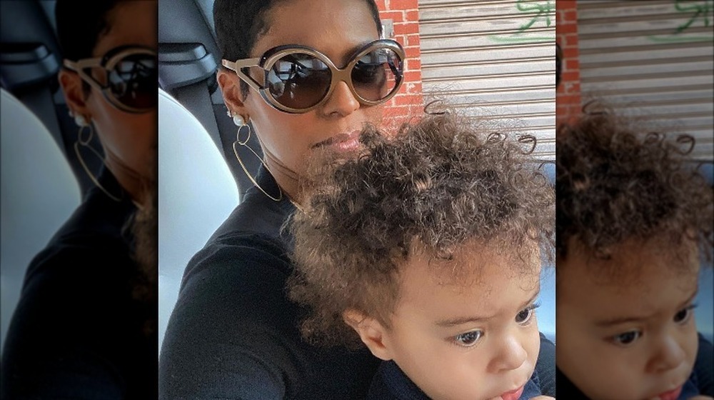 Tamron Hall prend un selfie avec bébé 