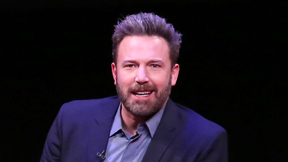 Ben Affleck avec la bouche légèrement ouverte