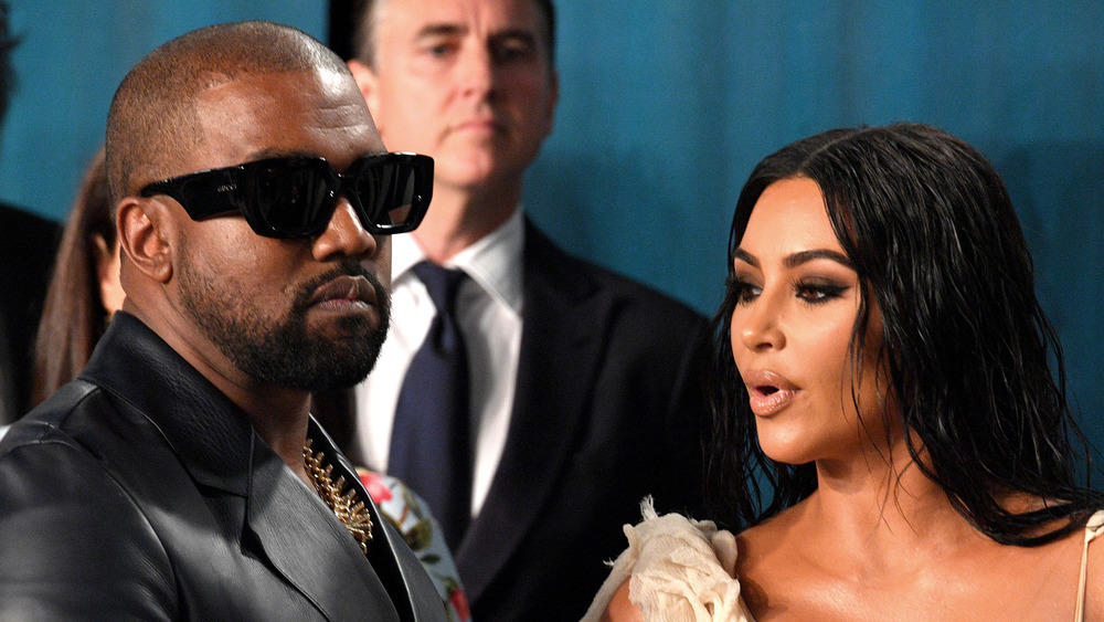 Kanye West et Kim Kardashian se font tirer dessus lors d'un événement