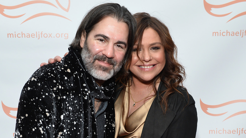 John Cusimano et Rachael Ray embrassant