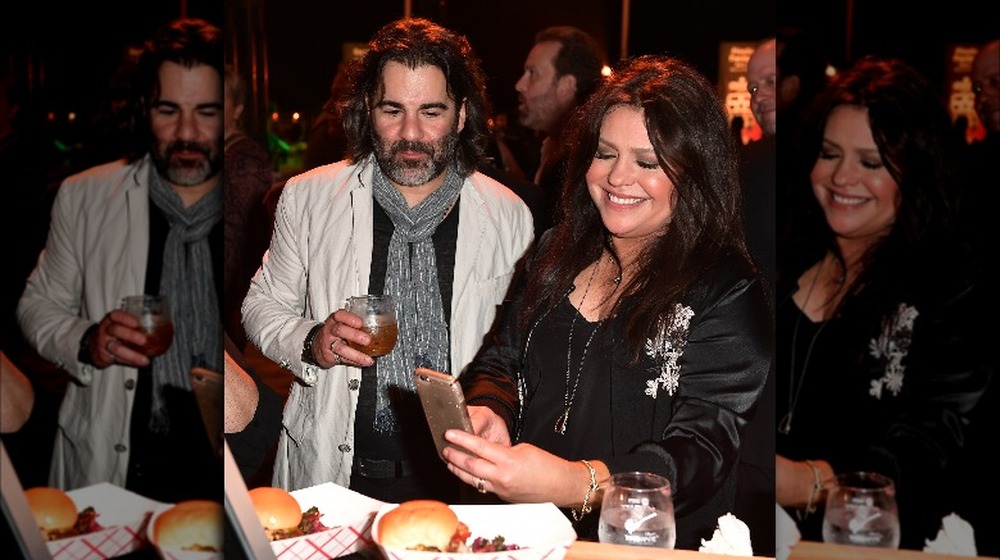 John Cusimano et Rachael Ray assistent à une fête